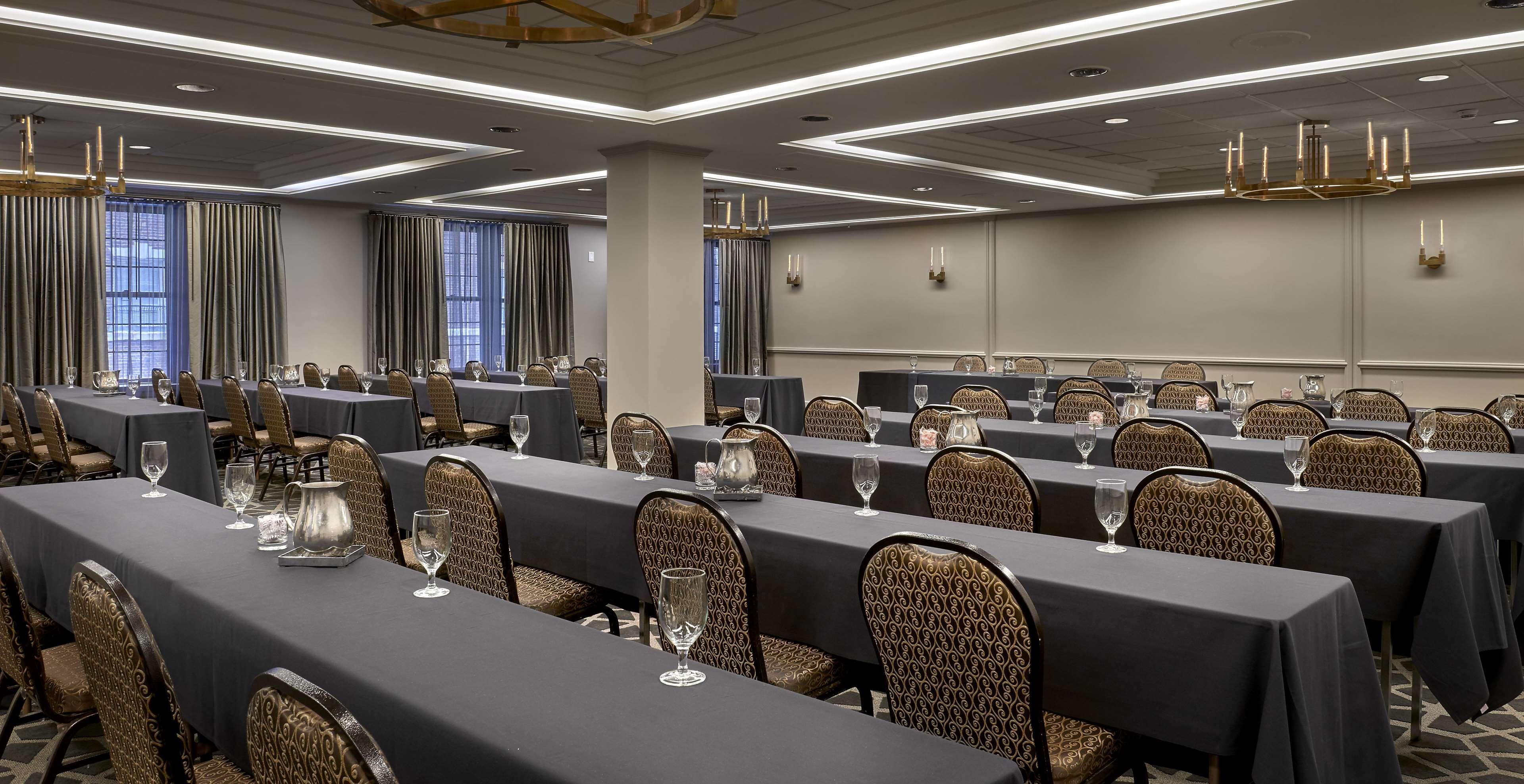 Hotel Phillips Kansas City, Curio Collection By Hilton Esterno foto