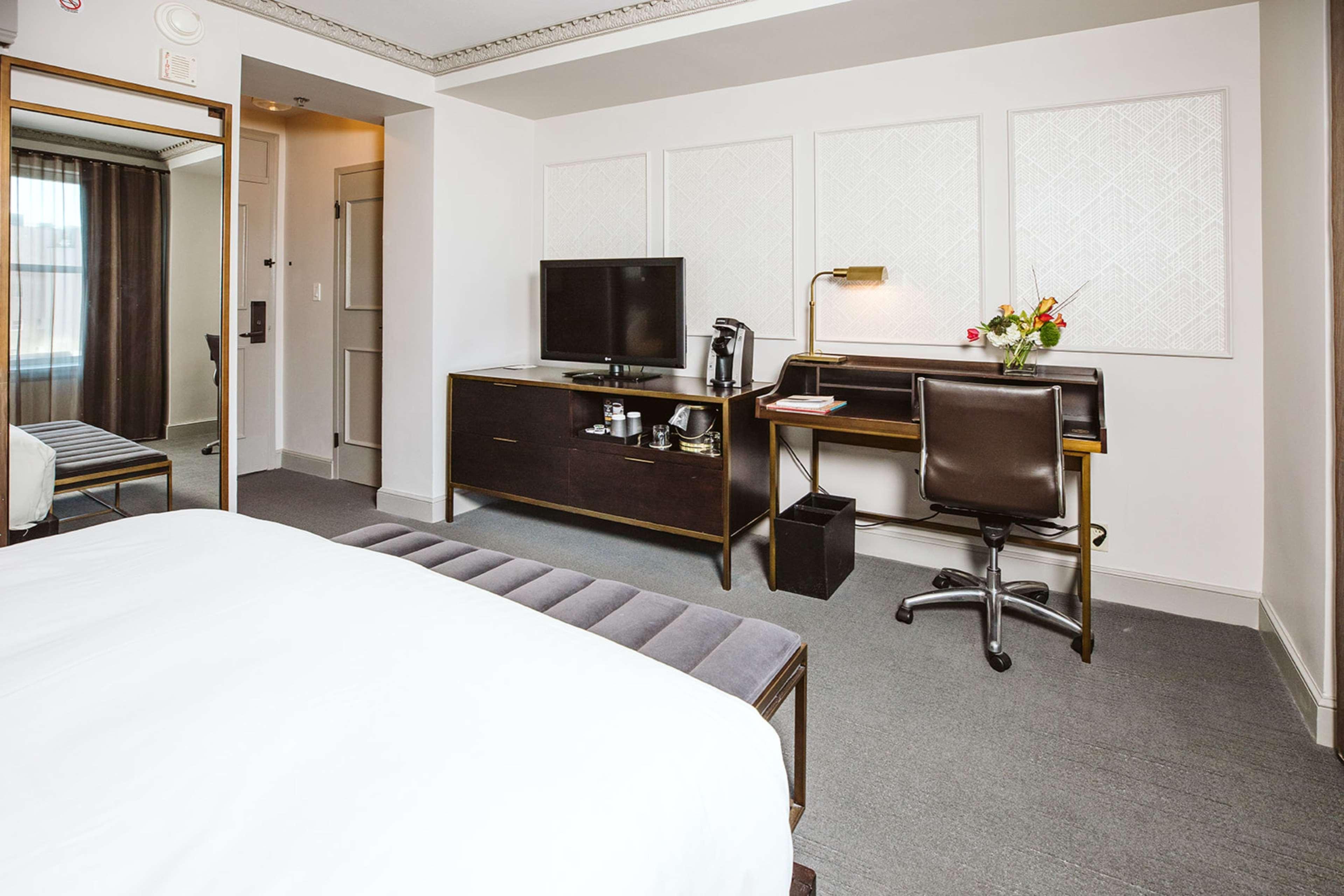 Hotel Phillips Kansas City, Curio Collection By Hilton Esterno foto